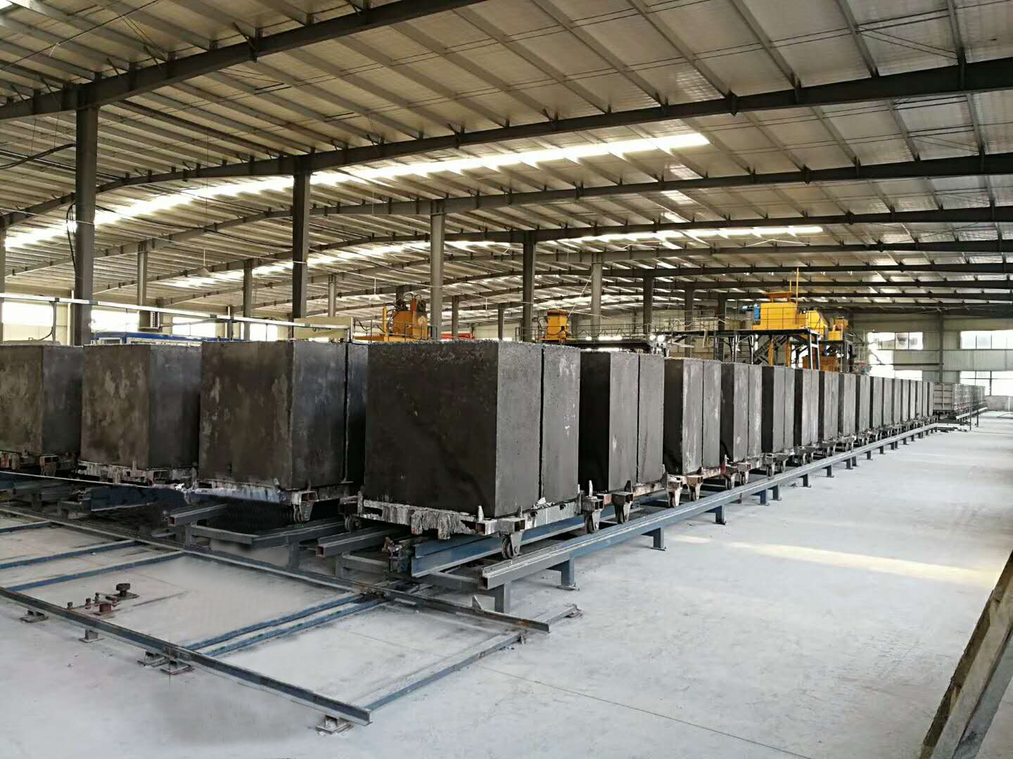 加(jia)氣塊生産(chan)線設備  免(miǎn)蒸加氣磚(zhuān)設備